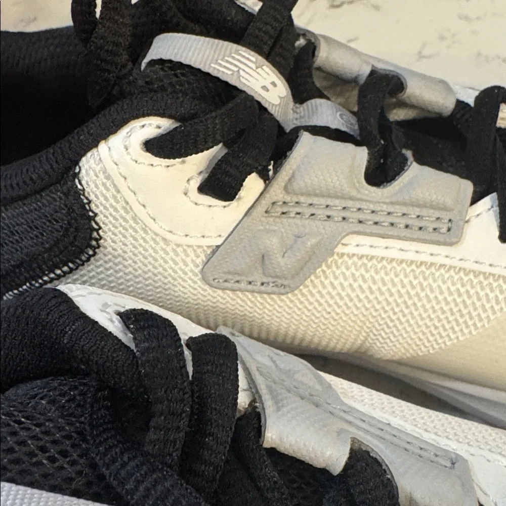 New Balance women’s 696v6 - Picture 6 of 8